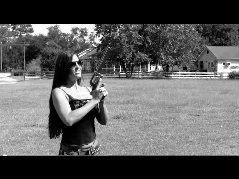 Guns & firearms Girl shoots the 500 Magnum