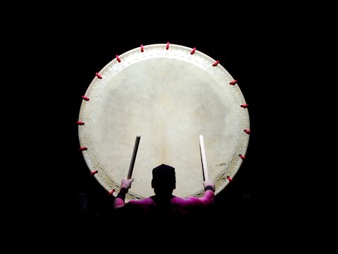 Odaiko drum Solo Japanese taiko drummer