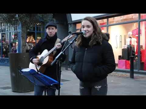 AMAZING MOMENT guy JOINS singing Perfect by Ed Sheeran in Italian | Allie Sherlock