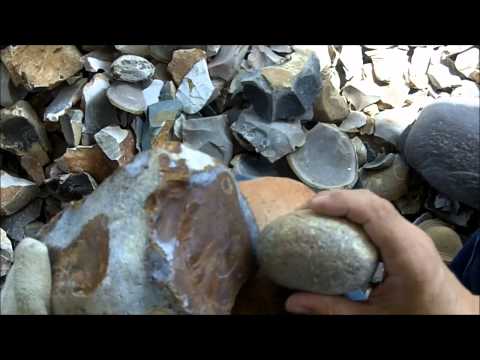 Making Flint for Flintknapping, Spalling Chert (1/2)